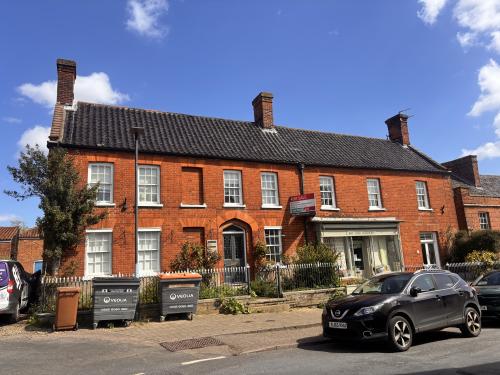 Carlton & Melton House,, Market Place, Reepham, Norwich, NR10