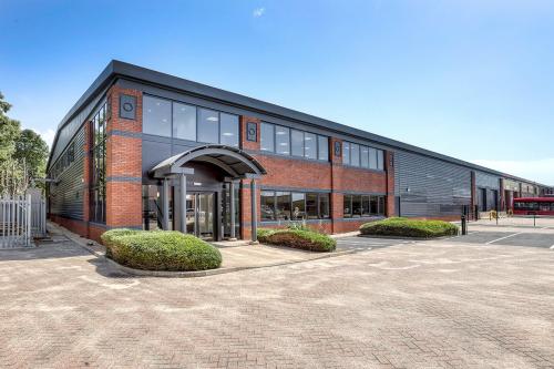 Unit B1, Parkway, Cranford Lane, Heston, TW5
