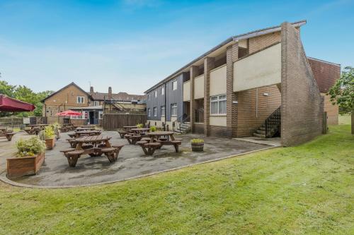 The Darrington, Darrington, Old Great North Road, Pontefract, WF8