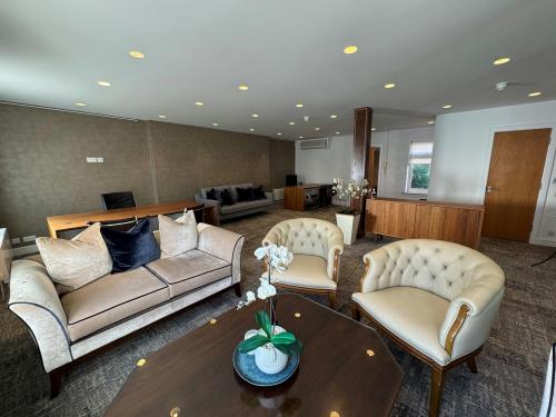 102 Belsize Lane, Belsize Park, London, NW3