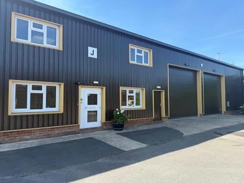 Unit J, Lambs Farm Business Park, Reading, RG7