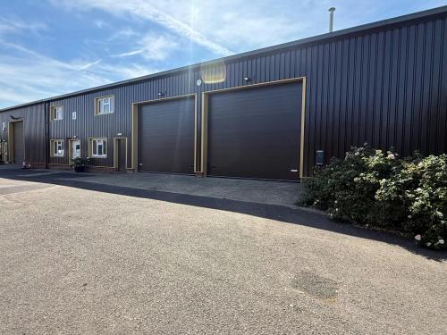 Unit J, Lambs Farm Business Park, Reading, RG7