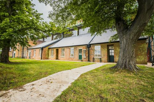 Crew Offices - Hangar 137, Bicester Motion, Skimmingdish Lane, Bicester, OX27