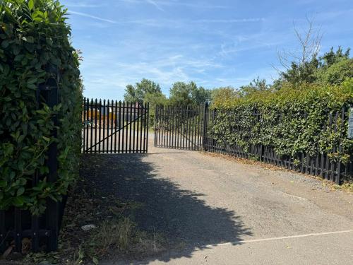 Tye View Yard, Cranfield Park Road, Wickford, SS12