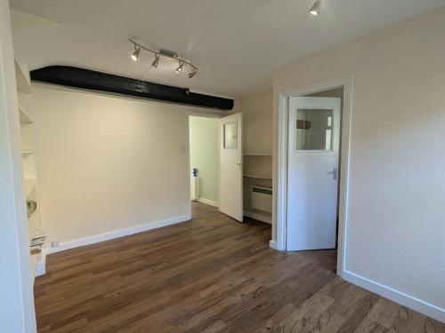 16 Church Street, Godalming, GU7