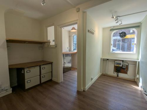 16 Church Street, Godalming, GU7