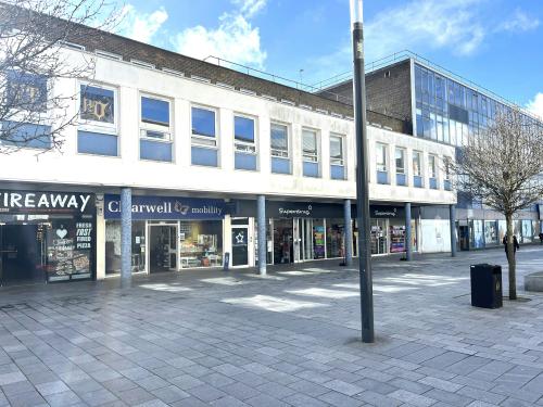 6 - 10 Queensway, Crawley, RH10