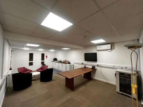 Unit 4 Cirrus Park, Moulton Park Industrial Estate, Northampton, NN3