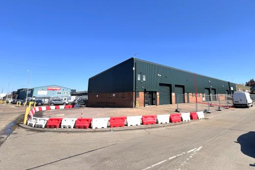 Unit 17-19 Thurrock Commercial Centre, Purfleet Industrial Park, Kerry Avenue, Purfleet-on-Thames, RM15