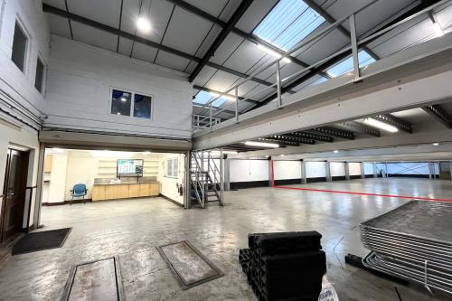 Unit 17-19 Thurrock Commercial Centre, Purfleet Industrial Park, Kerry Avenue, Purfleet-on-Thames, RM15