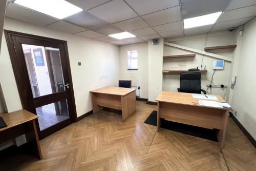 Unit 17-19 Thurrock Commercial Centre, Purfleet Industrial Park, Kerry Avenue, Purfleet-on-Thames, RM15