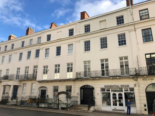 9 The Parade, Leamington Spa, CV32