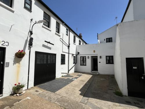 10 Chapel Mews, Hove, BN3