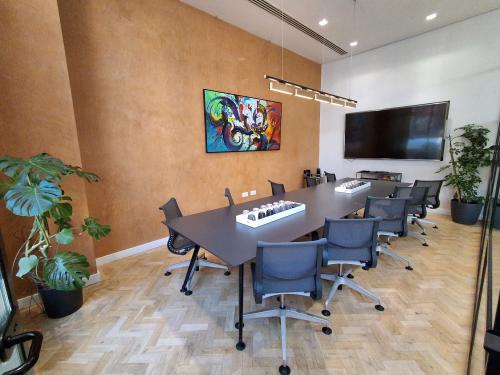 Hend House, 233 Shaftesbury Avenue, Bloomsbury, London, WC2H