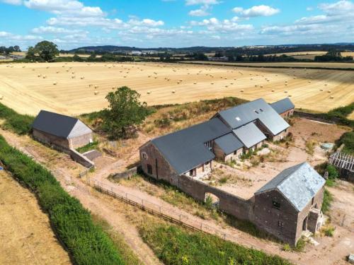 Lower Monkton Barns, Lower Monkton Farm, St. Weonards, Hereford, HR2
