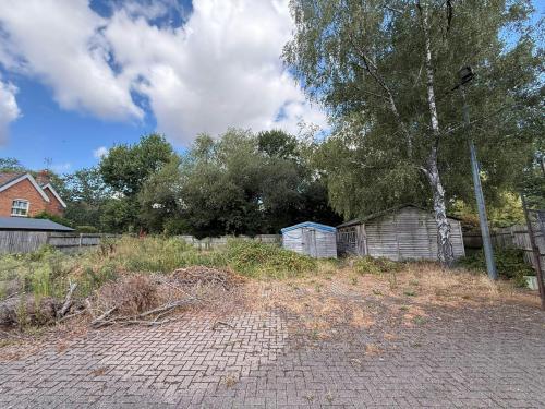 Weybeck Yard, Walldown Road, Bordon, GU35