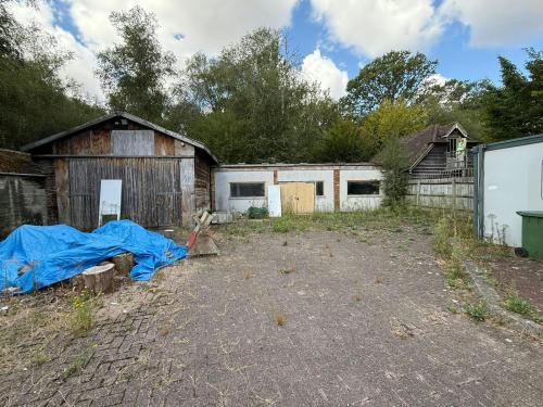 Weybeck Yard, Walldown Road, Bordon, GU35