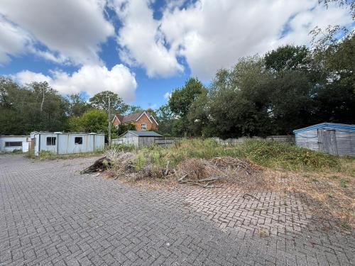 Weybeck Yard, Walldown Road, Bordon, GU35