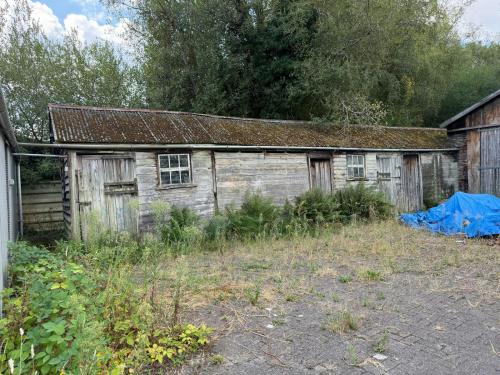 Weybeck Yard, Walldown Road, Bordon, GU35