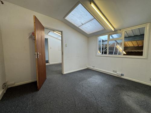 Unit 857, Plymouth Road Industrial Estate, Slough, SL1
