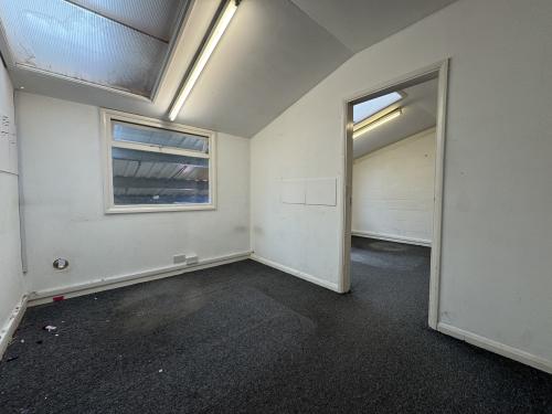 Unit 857, Plymouth Road Industrial Estate, Slough, SL1