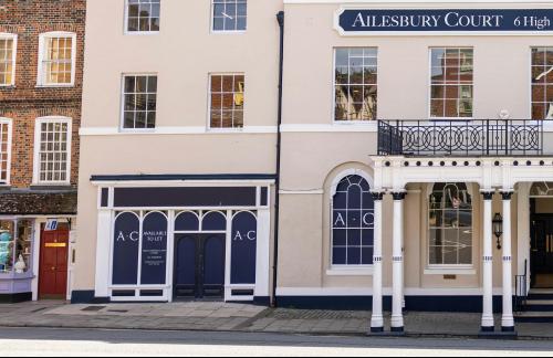 Commercial Unit, 6 High Street, Marlborough, SN8