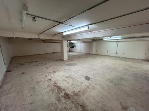 Commercial Unit, 6 High Street, Marlborough, SN8