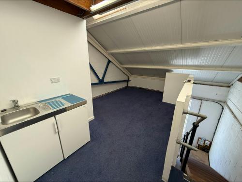 Unit 10, Stirling Industrial Centre, Borehamwood, WD6