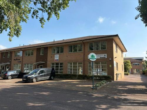 1, Stroud Business Centre, Park Street, St Albans, AL2