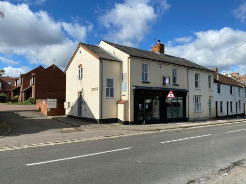 11 Friday Court, North Street, Thame, OX9