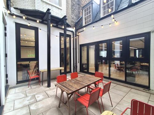 43 Portland Place, Fitzrovia, London, W1B