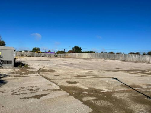 1 Acre, Turnpike Road, Blunsdon, Swindon, SN26