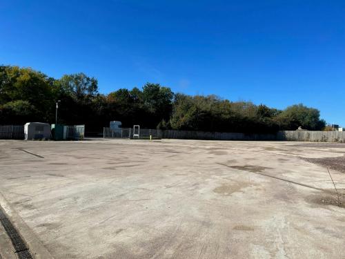 1 Acre, Turnpike Road, Blunsdon, Swindon, SN26