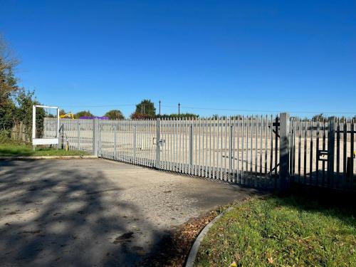 1 Acre, Turnpike Road, Blunsdon, Swindon, SN26