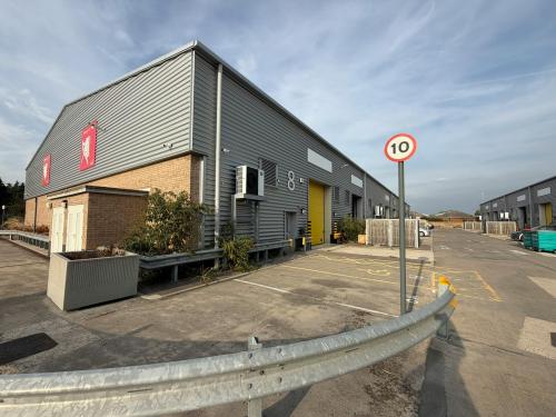 Unit 8, Gateway Business Centre, Thamesmead, London, SE28