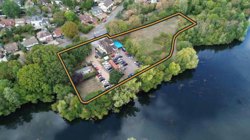 98-100 Welley Road, Wraysbury, Staines, TW19