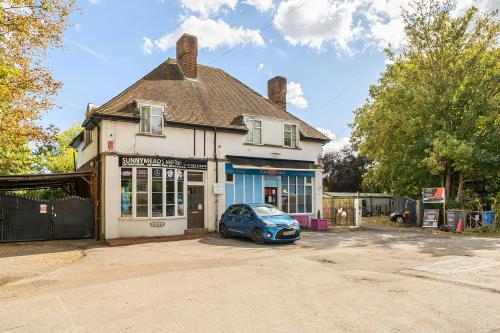 98-100 Welley Road, Wraysbury, Staines, TW19