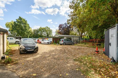 98-100 Welley Road, Wraysbury, Staines, TW19