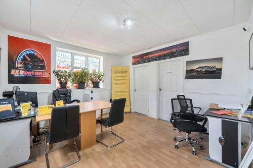 98-100 Welley Road, Wraysbury, Staines, TW19