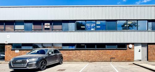 Unit 4, Viscount Industrial Estate, Poyle, SL3