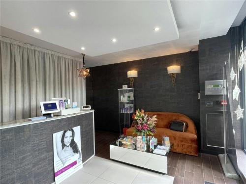 Unit 3 Beaumont Court, 61-71 Victoria Avenue, Southend-on-Sea, SS2