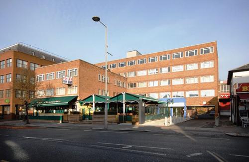 84 Uxbridge Road, Ealing, London, W13