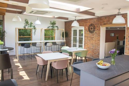 Cheyenne House, West Street, Farnham, GU9