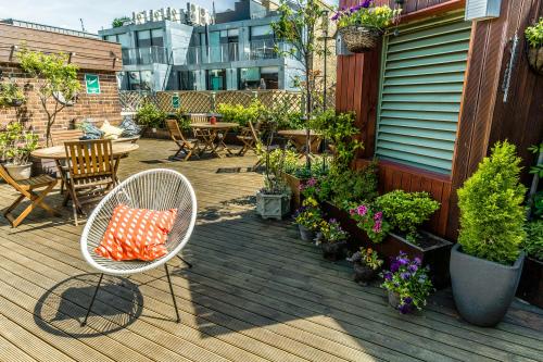 Office 1.2, 2 Bath Place, Shoreditch, London, EC2A