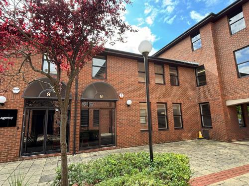 8 Winchester Place, Poole, BH15