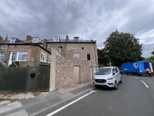 84 Manor Road, Wallington, SM6