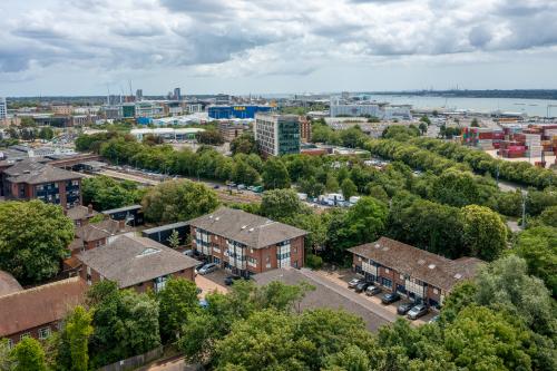 Unit 8, Mountbatten Business Centre, Millbrook Road East, Southampton, SO15