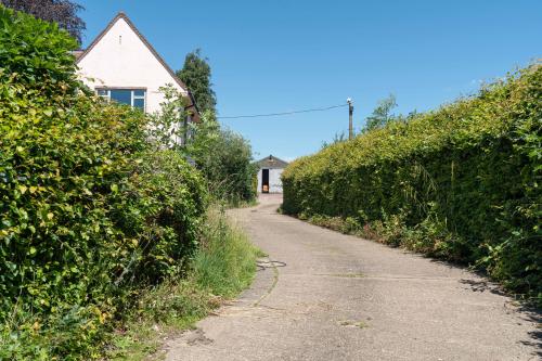 Industrial, Blaby Road, Enderby, Leicester, LE19