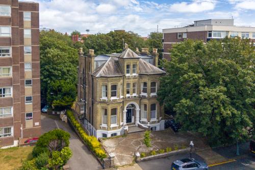 14 Eaton Gardens, Hove, BN3