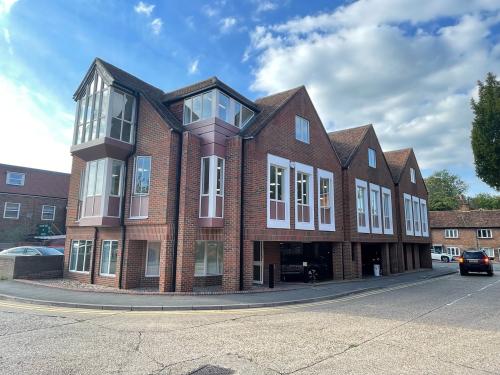 Ground Floor Priory House, Chapel Street, Marlow, SL7